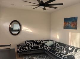 Rio Linda private gated ADU, hotel i Rio Linda