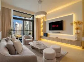 Luxurious 4BR with Boulevard View - 10 min to Burj & Mall