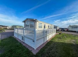 Ref 40035Nd - Superb Caravan With Decking & Free Wifi At North Denes Holiday Park, hotel in Lowestoft
