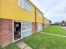 Stunning Chalet For Hire At Bermuda Holiday Park Near Hemsby Beach Ref 18161B