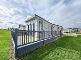 Stunning Caravan With Full Sea Views At Broadland Sands In Suffolk Ref 20236Bs