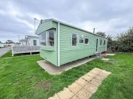 8 Berth Caravan At California Cliffs By Scratby Beach In Norfolk Ref 5Oo42K