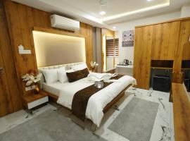 Hotel Deol's Paradise, hotel poblíž Letiště Devi Ahilya Bai Holkar - IDR, Indaur