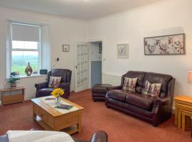 Muirston Farmhouse - Uk44977, hotel in Ochiltree