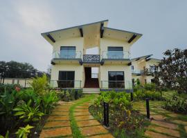 Lotus Luxury Resort, hotelli kohteessa Jāmb