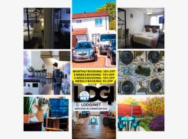 Spacious White House with parking, garden, Wi-Fi, hotell sihtkohas Telford