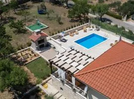Gorgeous Home In Danilo With Wifi