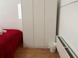 5 Brunswick - room 04