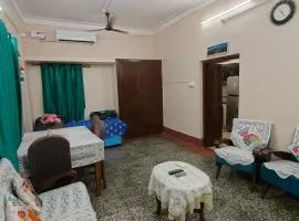 Prime Area 1BHK Full AC Budget Stay