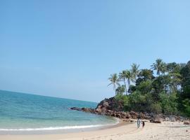 Lanta Beautiful beach house, hotel u gradu Ko Lanta