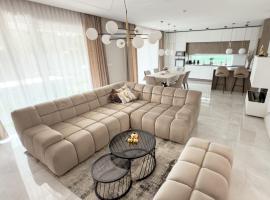 LuxHome by Lake Neusiedl with Jakuzzi, hotel s vířivkou v destinaci Fertőszentmiklós