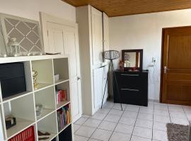Logement entier proche de tout, hotel in Bellegarde-sur-Valserine