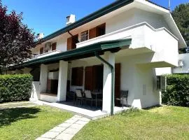 Comfy Bibione villa with pool access