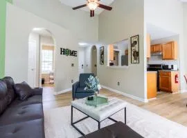 Troutman Gem-Entire Home, King Bed, 4 miles to Lake Norman State Park