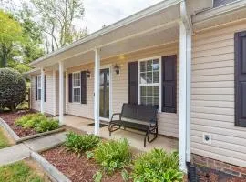 Troutman Gem-Entire Home, King Bed, 4 miles to Lake Norman State Park