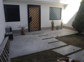 Casita en Ica Villa Periodista cerca a Huacachina, casa rústica em Ica