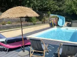 Chambres dans maison avec piscine toboggan aquatique et spa