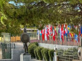 Vintage house overlooking the statue of Leonidas, hotel v destinaci Sparta