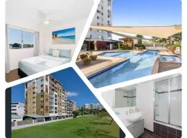 CBD Apartment w River Views Pool & Parking