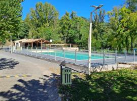 Mobilhome 16, hotel in Mialet