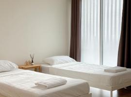 Jira Simply room Suvarnabhumi Airport 15 mins, guest house in Lat Krabang