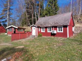 Easily accessible cabin with woodburner outside Hässleholm、Hörjaのシャレー