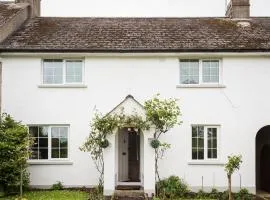 Spacious 3 Bed Cottage Near Beaches
