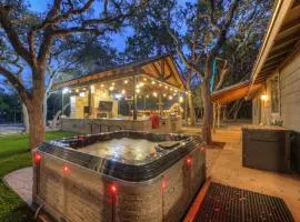 Terracotta Retreat/ Sleeps 30!