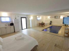 לקשורי סוויט - Luxury suite, πολυτελές ξενοδοχείο σε Elqosh