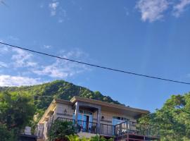 Angel's Appt, hotel with hot tubs in Rivière Noire