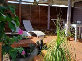 TI-MANGO 1km de la plage communale quartier résidentiel, ξενοδοχείο σε Sainte-Anne