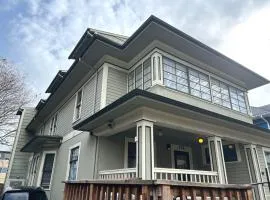 376 Eugene Guest Rooms