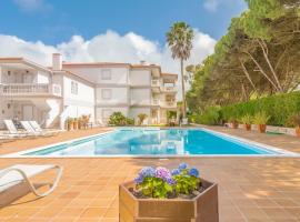 Serenity Apartment in Praia d'el Rey, hotel a Amoreira