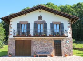 Casa Rural Mikelenea, Hotel in Lecároz