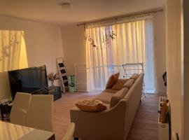 Modern two-bedroom flat near Cambridge University Biomedical Campus, hotel in Trumpington