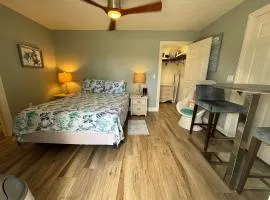 Sea Urchin - Amazing Private Suite Large Bath 3.3mi 2 Beach