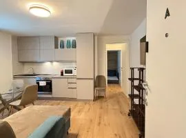 AlfieriA - Netflix-Parking-Supermarket-Centro