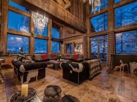 Luxury Chalet Corvara with Pool & Gym, hotel in Colfosco