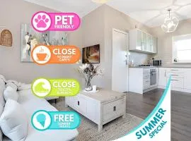 Luxe Newly Renovated 2 Bed Unit - WALK TO BEACH