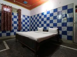 Capital O Honey Hotel