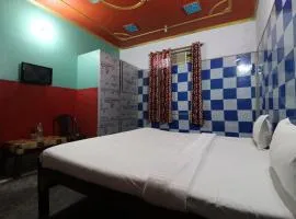 Capital O Honey Hotel