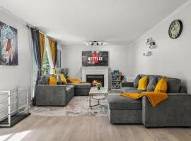 Spacious 5BR Home, 2 Kitchen, 2 Living rooms - 14 Min to Airport, 8 Min to Downtown &Zoo