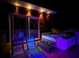 Peaceful house, terrace and spa