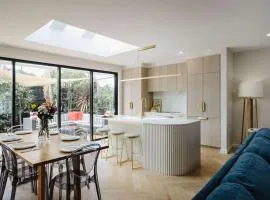 Brighton Coastal Hideaway with Free Parking