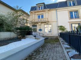 Charming Stay in the Heart of Vittel, hotel v destinaci Vittel