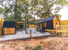 Nordic Couples Cabin W Hot Tub, Sauna, Grill、Coldspringのホテル