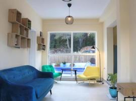 Four Bedroom Holiday Home with Pool, ξενοδοχείο σε Podstražje