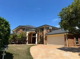 Spacious Family Retreat with Pool in Carindale