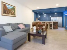 Casa estilo americano cerca del Shopping Mariscal con 2 garajes y WiFi