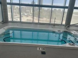 Luxury Condo with Hottub, outdoor firepit & Bowlin